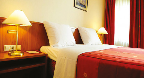 carlton luxembourg standard room 83827
